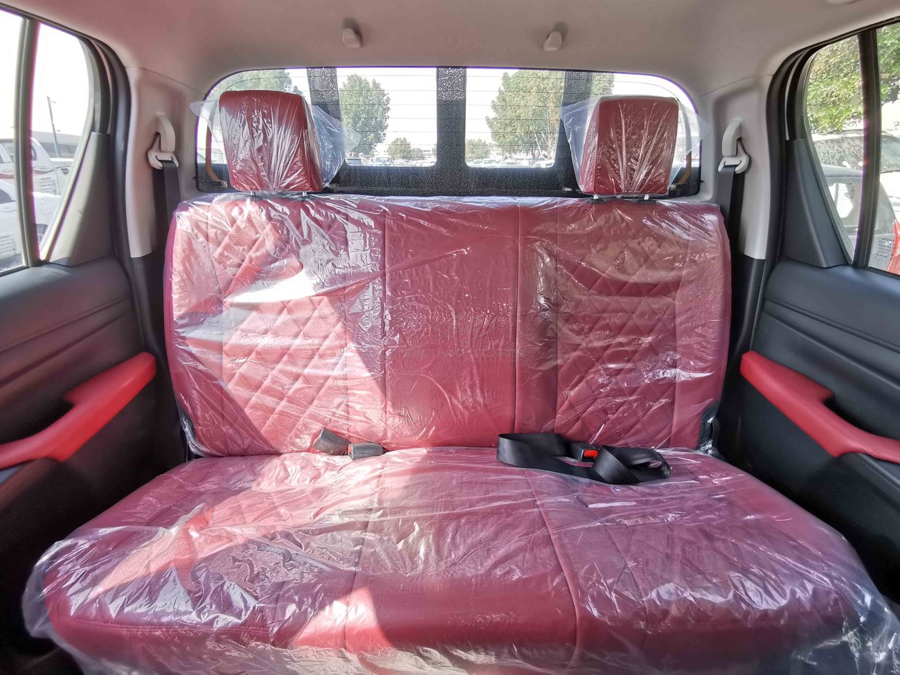 Toyota Hilux 2.4L Diesel, 17" Rims, Power Heat Switch, Rear Camera, Bluetooth-DVD, Fog Lights (CODE # THMO02)