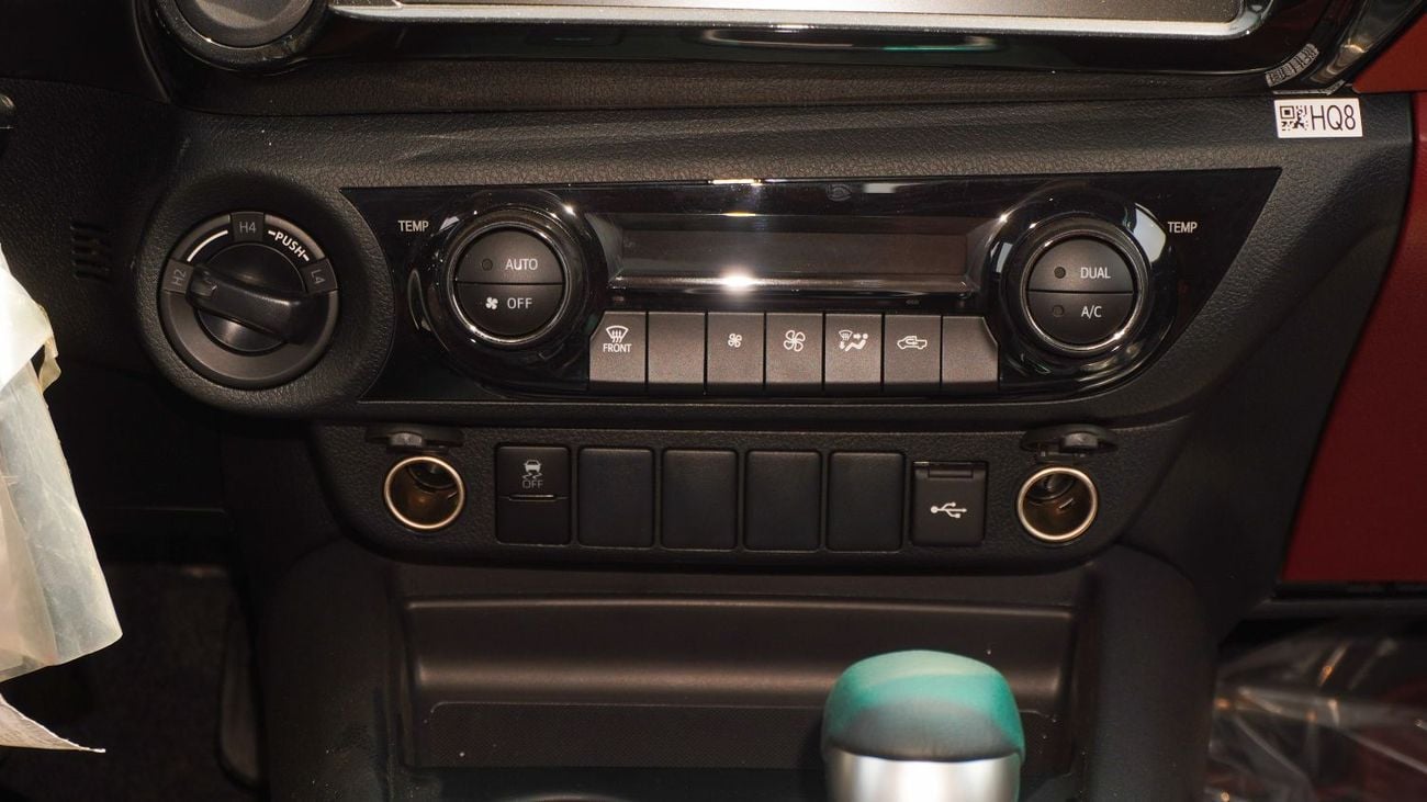 تويوتا هيلوكس TOYOTA HILUX SR5 2.7L PETROL