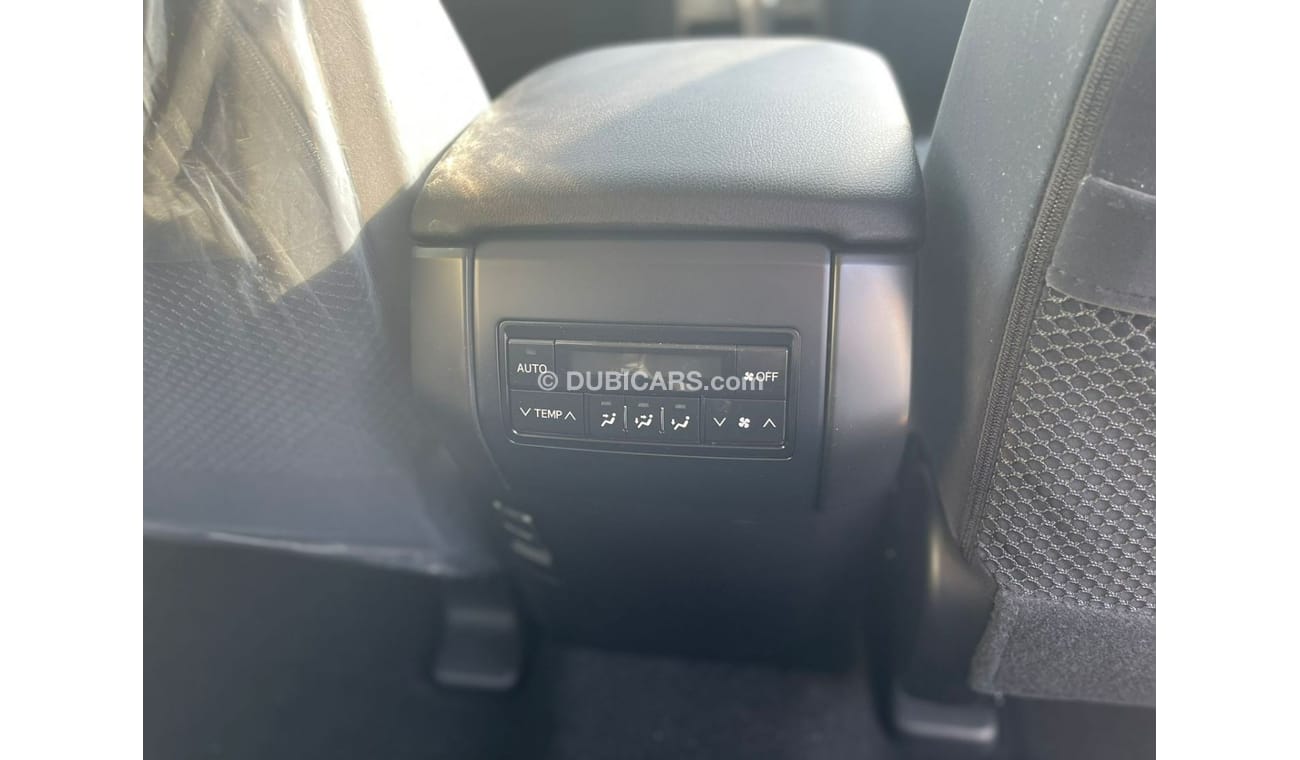 تويوتا برادو تويوتا برادو TXL 4.0L V6 بفتحة سقف لون اسود موديل 2022