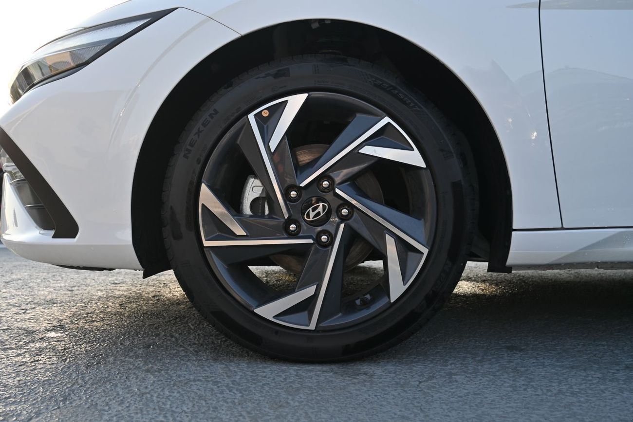 هيونداي إلانترا Hyundai Elantra 1.5L, Petrol, Model 2025 Color White