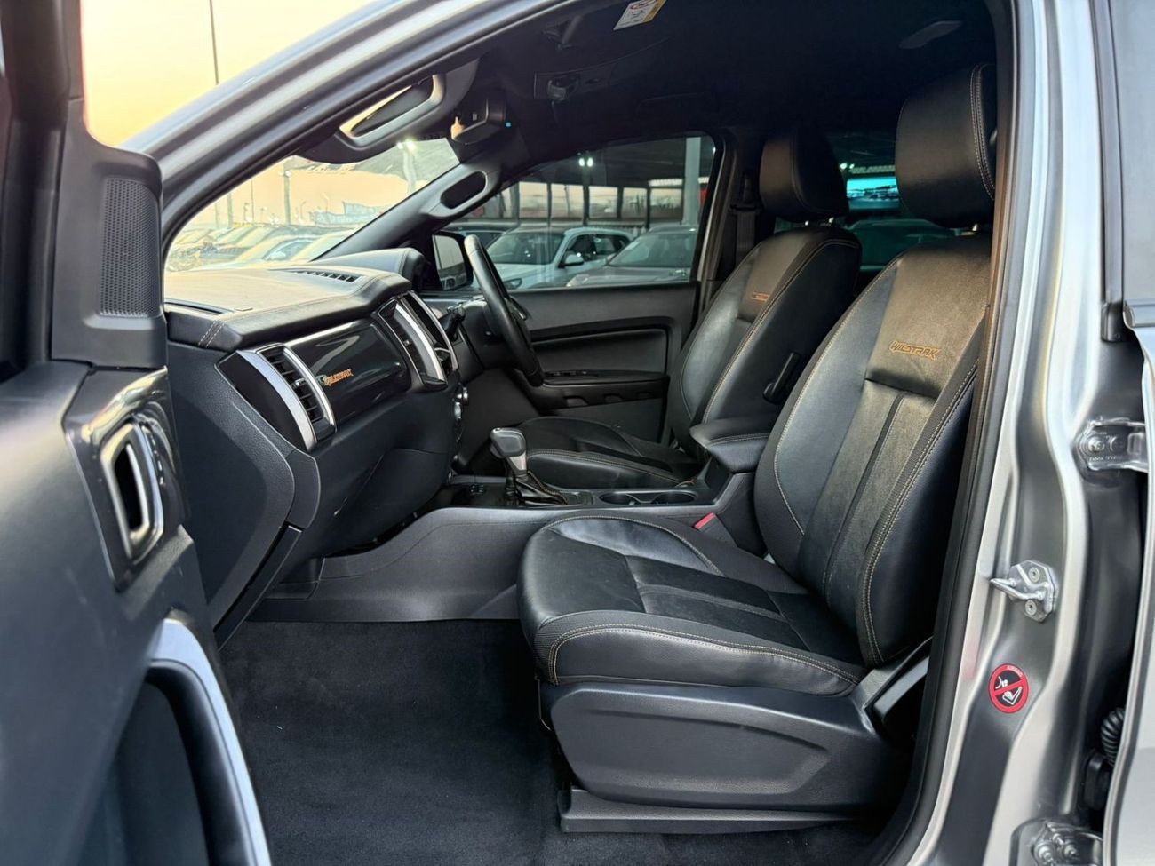 Ford Ranger 3.2L DIESEL 4WD | RHD | AUTOMATIC | ROOF RACK + LEATHER SEATS + MULTIMEDIA + BOOT SHUTTER