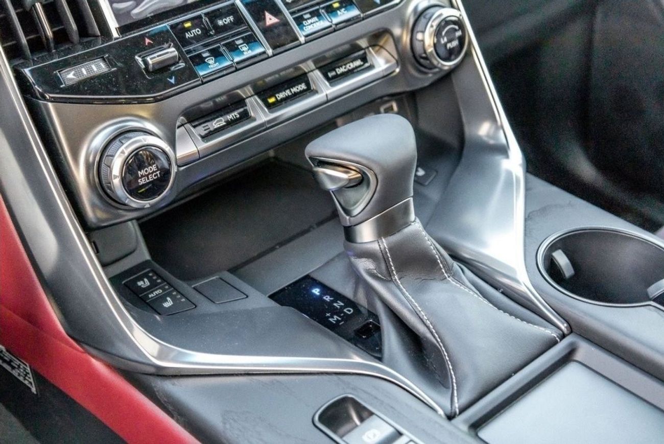 لكزس LX 600 سيجناتشر