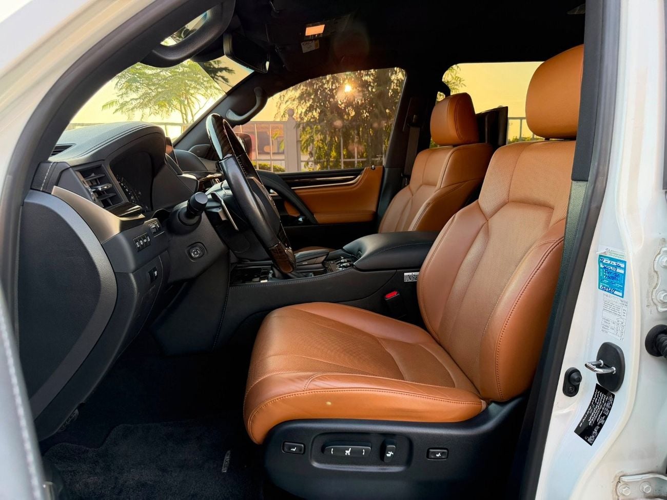Lexus LX570 SIGNATURE PLATINUM