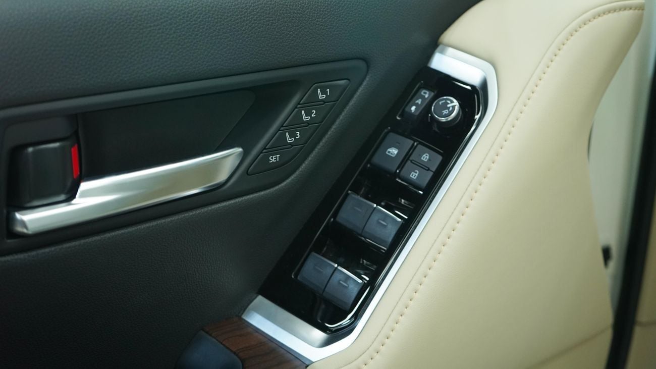 تويوتا لاند كروزر VXR 4.0 L V6