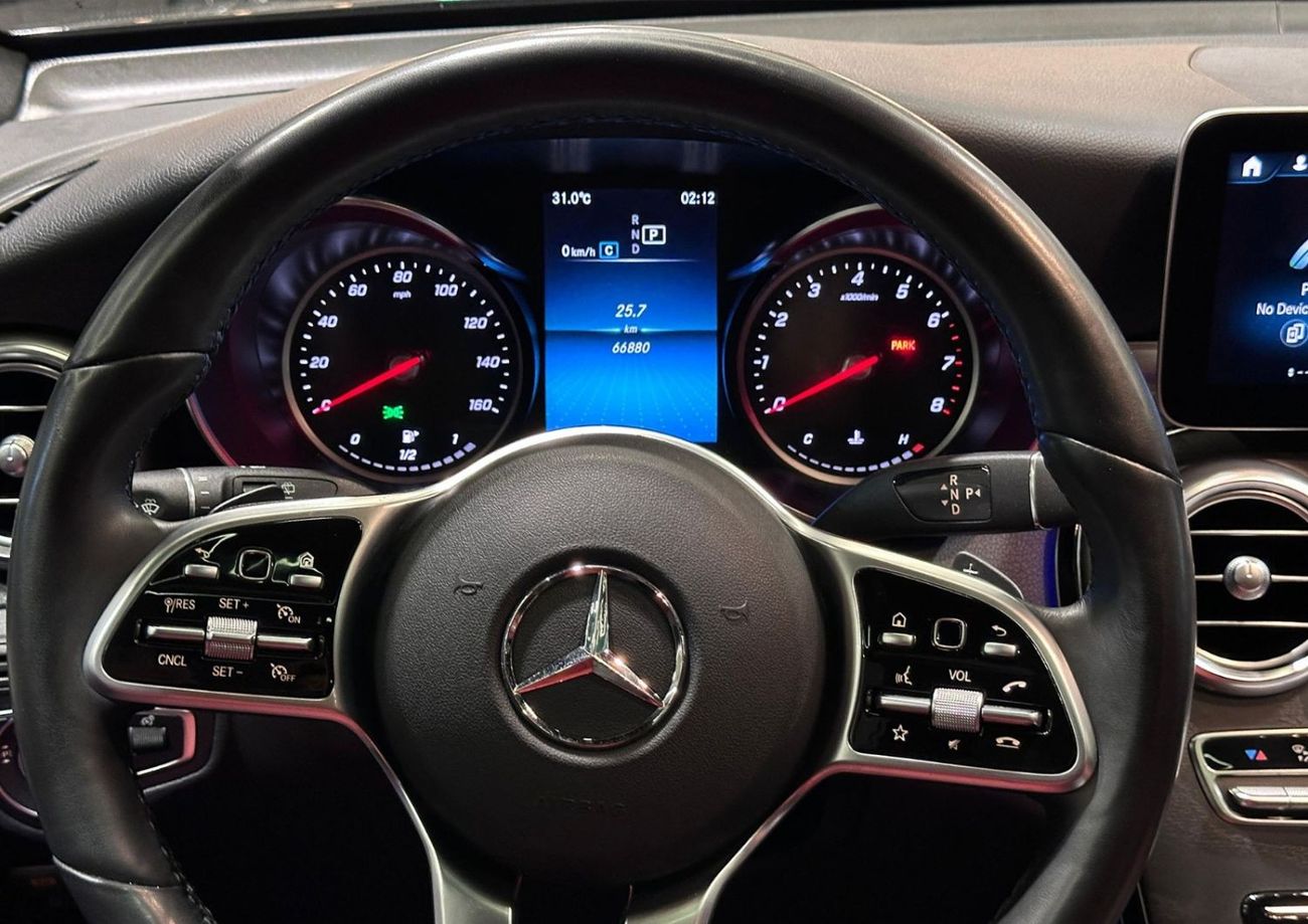 مرسيدس بنز GLC 300 4MATIC 2.0L