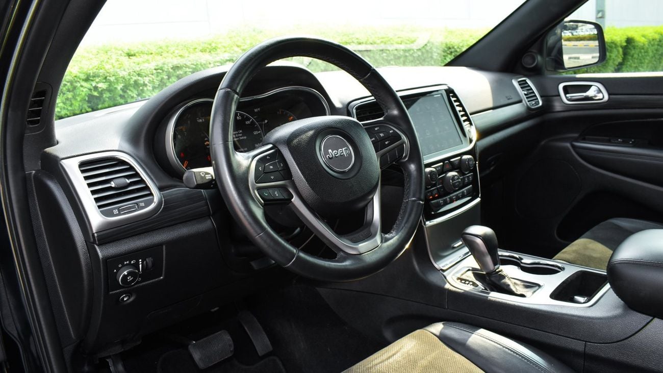 جيب جراند شيروكي 3.6L V6  With SRT Badge