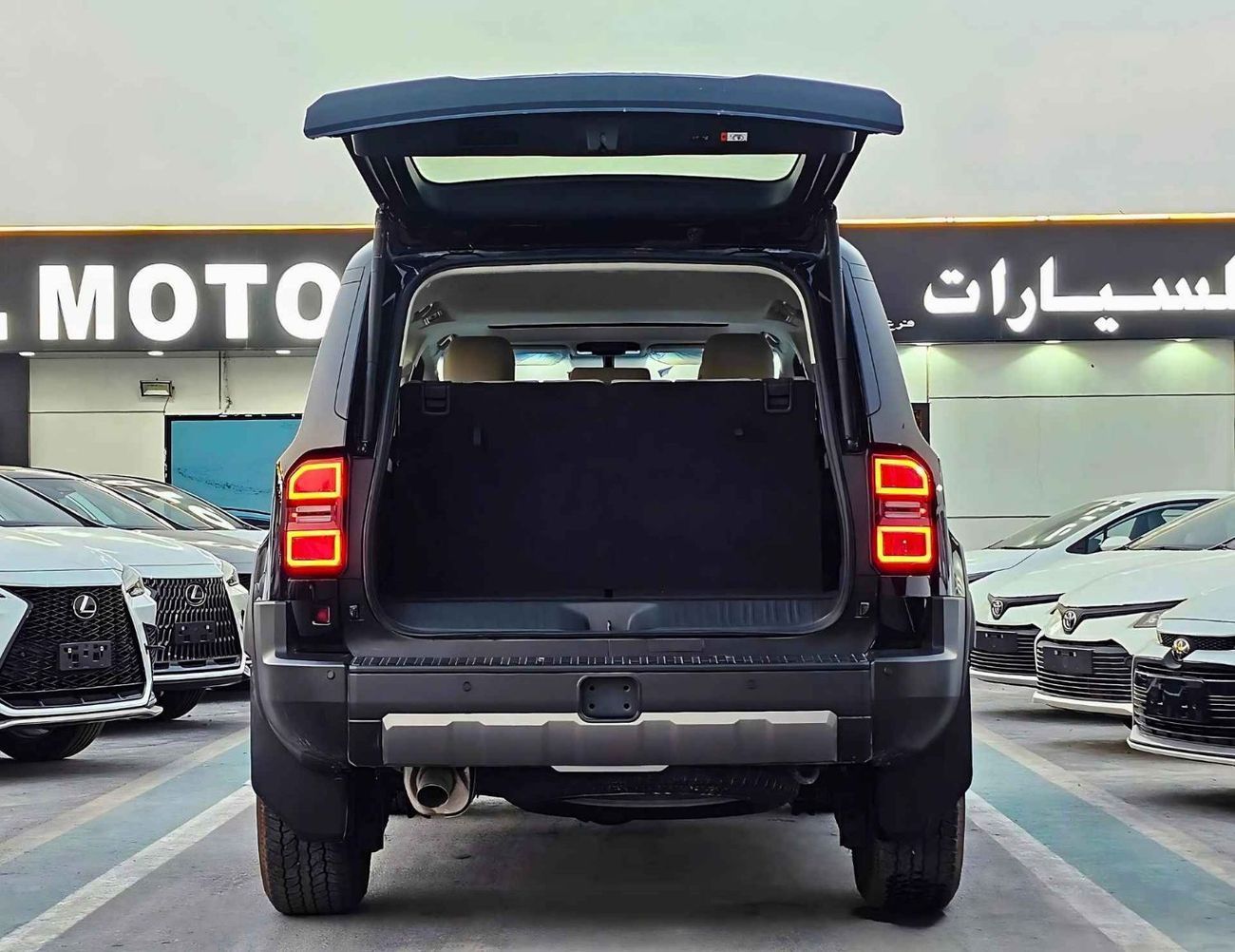 تويوتا برادو ALL ROUNDER / MID OPTION / 2.4T V4 PETROL / SUNROOF / LEATHER SEATS (CODE # P24AR)