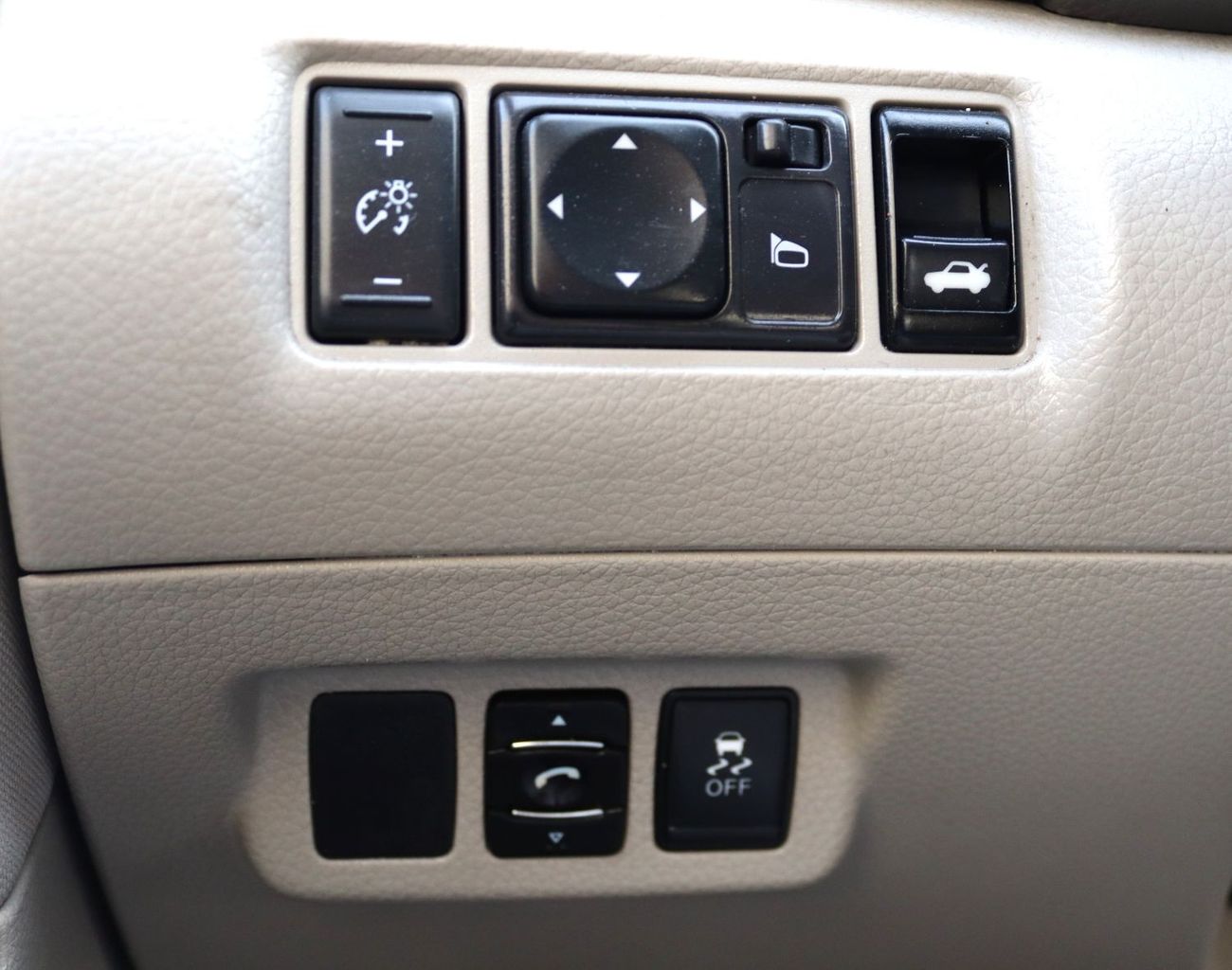 Nissan Sentra ACCIDENTS FREE - GCC - ENGINE 1600 CC - ORIGINAL PAINT - PERFECT CONDITION INSIDE OUT