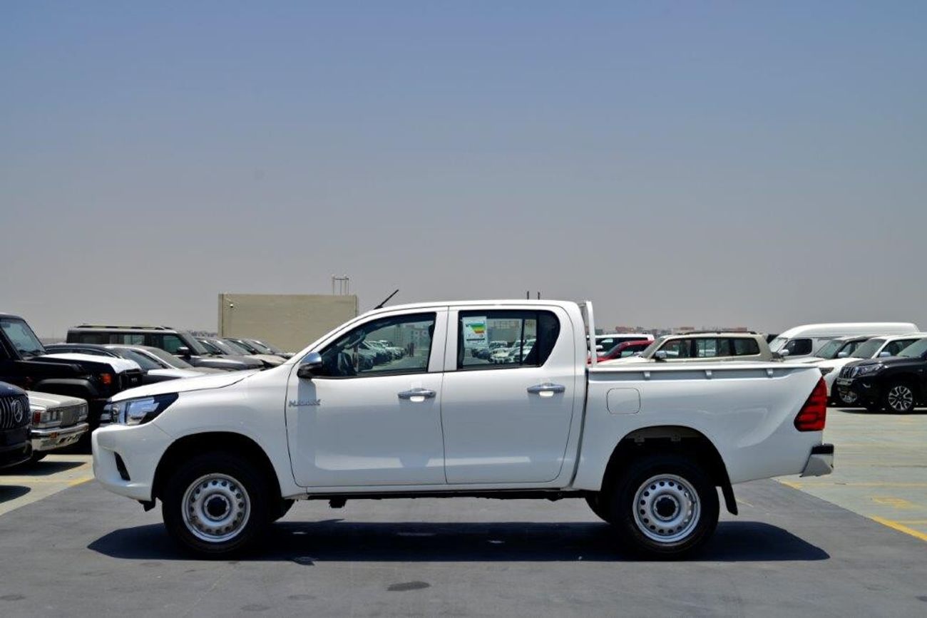تويوتا هيلوكس Double Cabin 2.4L Diesel Pickup Manual Transmission