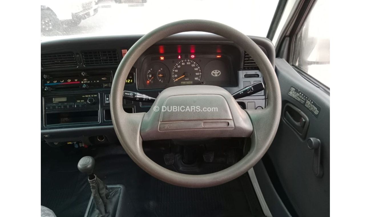 Toyota Hiace TOYOTA HIACE VAN RIGHT HAND DRIVE (PM1211)