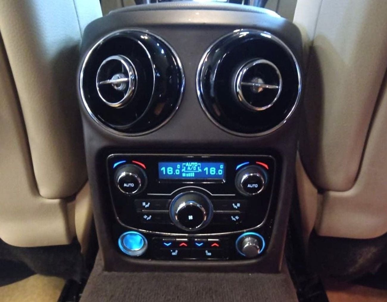 جاكوار XJ LUXURY LWB (LWB) - GCC Specs - Pristine Condition