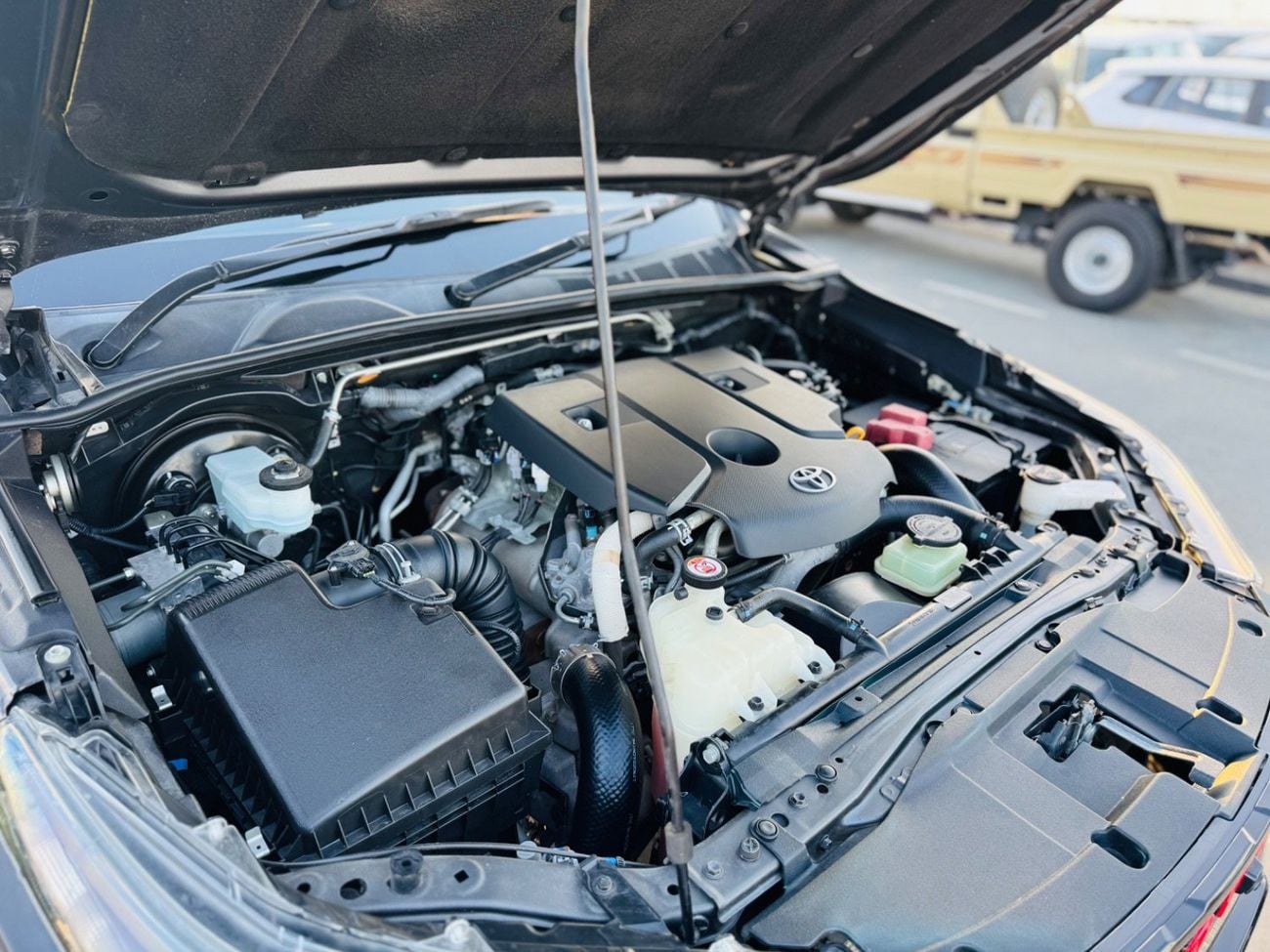 تويوتا هيلوكس Full option top of the range