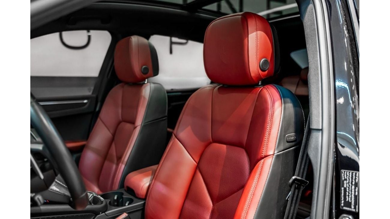 بورش ماكان 2023 Porsche Macan, 2025 Porsche Warranty, Full Service History, Sports Exhaust, Low Kms, GCC