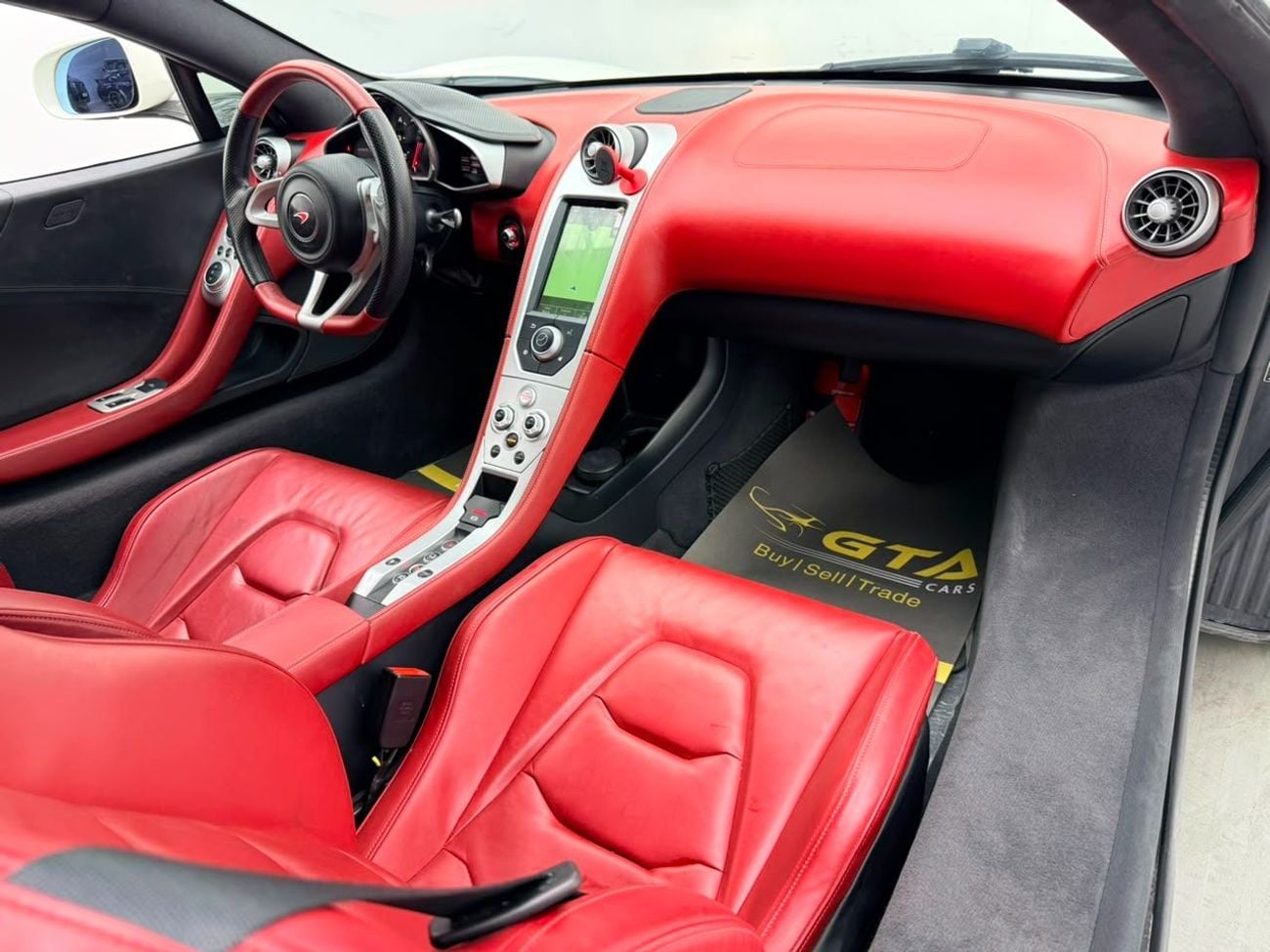 McLaren 650S 2016 McLaren 650 S Coupe, Full Service History, Very Low Km, Fully Loaded, Excellent Condition, GCC