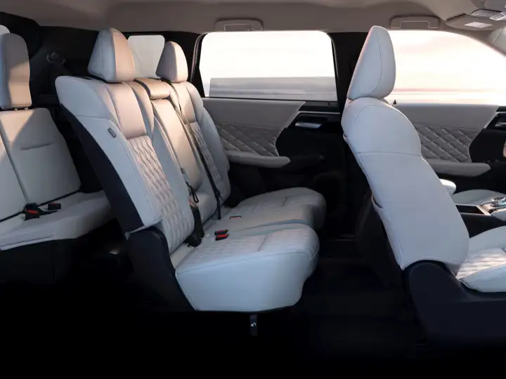 Mitsubishi Airtrek interior - Seats