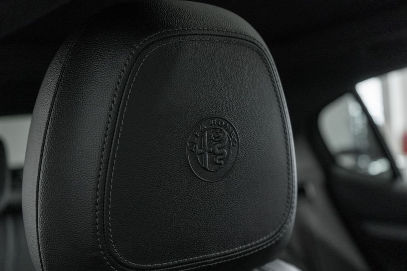 Alfa Romeo Stelvio Q4 / 5 Year Alfa Romeo Warranty/Service 120k kms