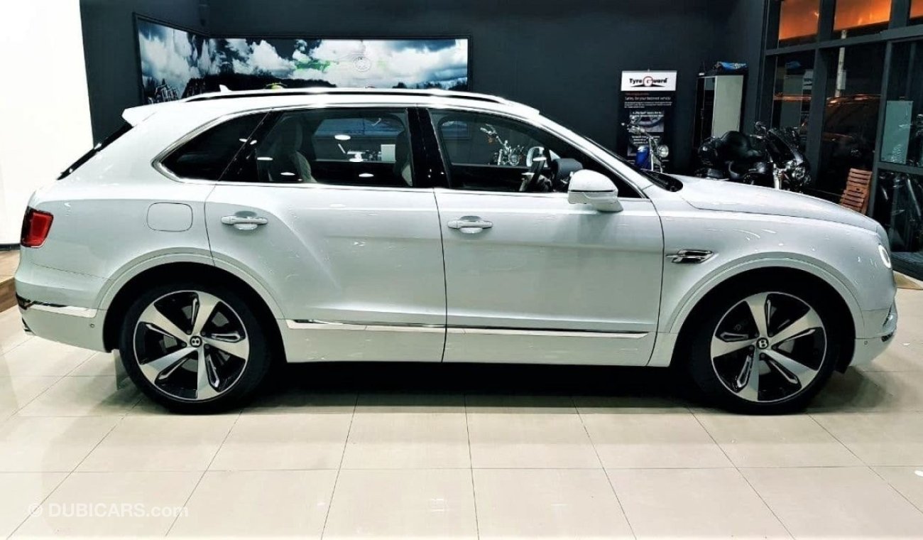 Bentley Bentayga BENTLEY BENTAYGA 2017 MODEL GCC CAR WITH A VERY LOW KILOMETER ONLY 37,000 KM ONLY FOR 559K AED