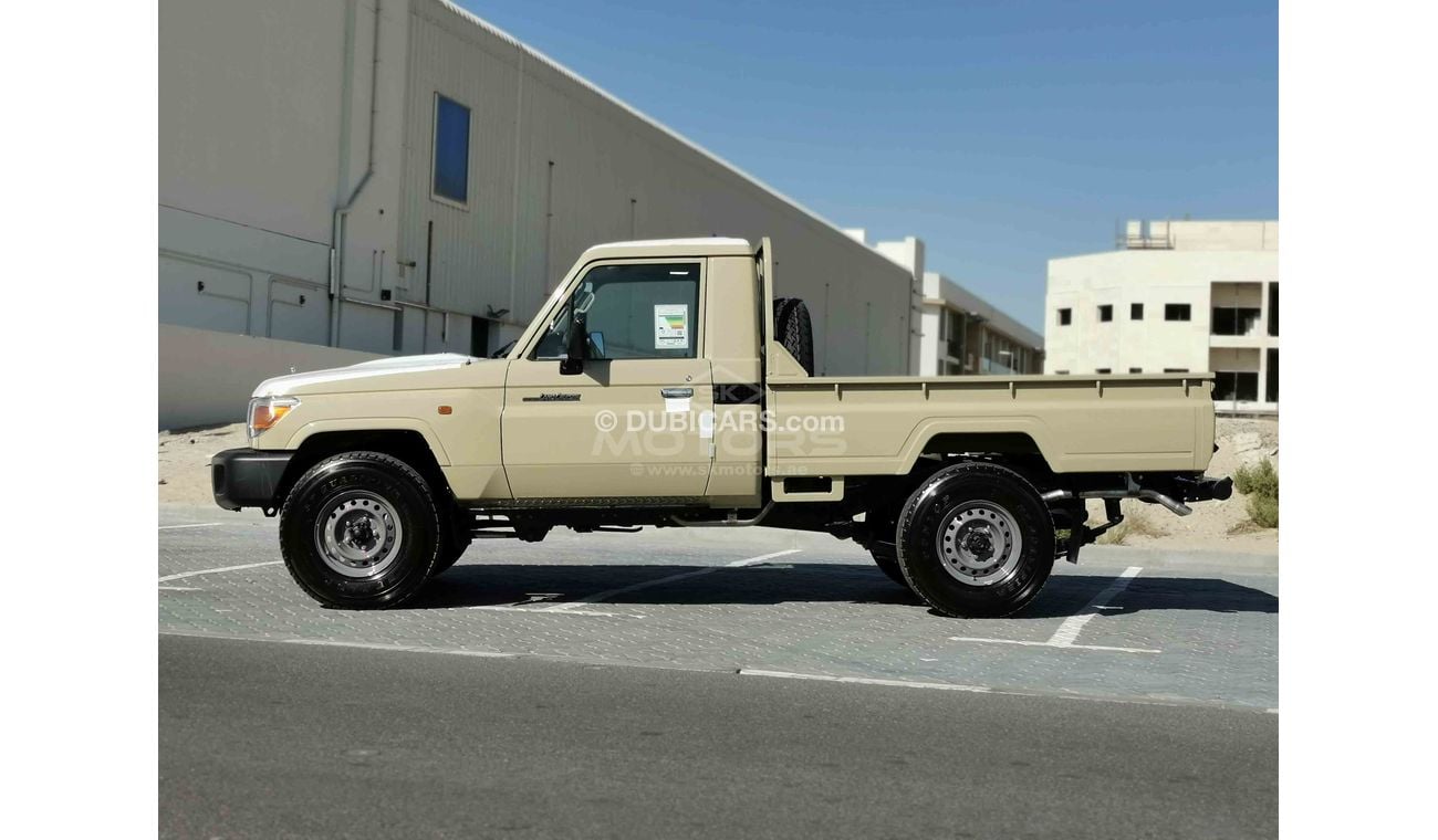 Toyota Land Cruiser Pick Up 4.0L PETROL, 16" TYRE, BASIC VERSION, SPECIAL PRICE (CODE # LCSC02)