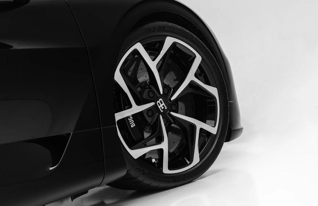 بوغاتي Mistral 8.0L W16 Quad-Turbocharged Engine
