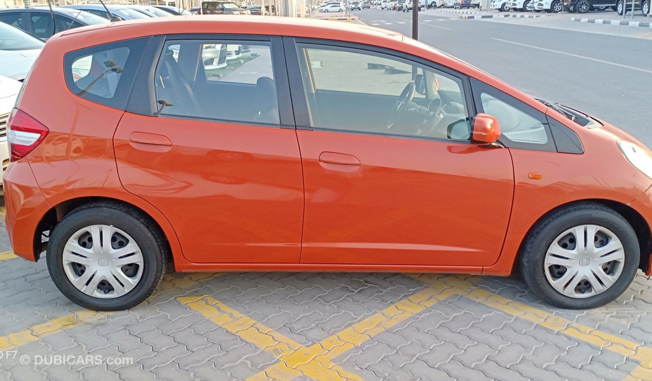 Honda Jazz 2014 GCC No Accident No Paint A perfect Condition