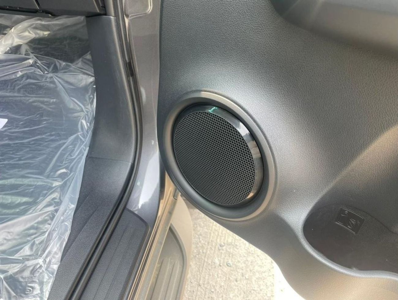 Toyota Hilux ECT0004 - Toyota Hilux DCab GLX - 2.4L Diesel Auto - Grey