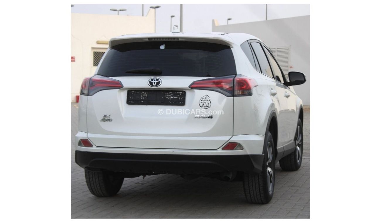 Toyota RAV4 EX Toyota rav 4 white 2016 GCC excellent condition without accident