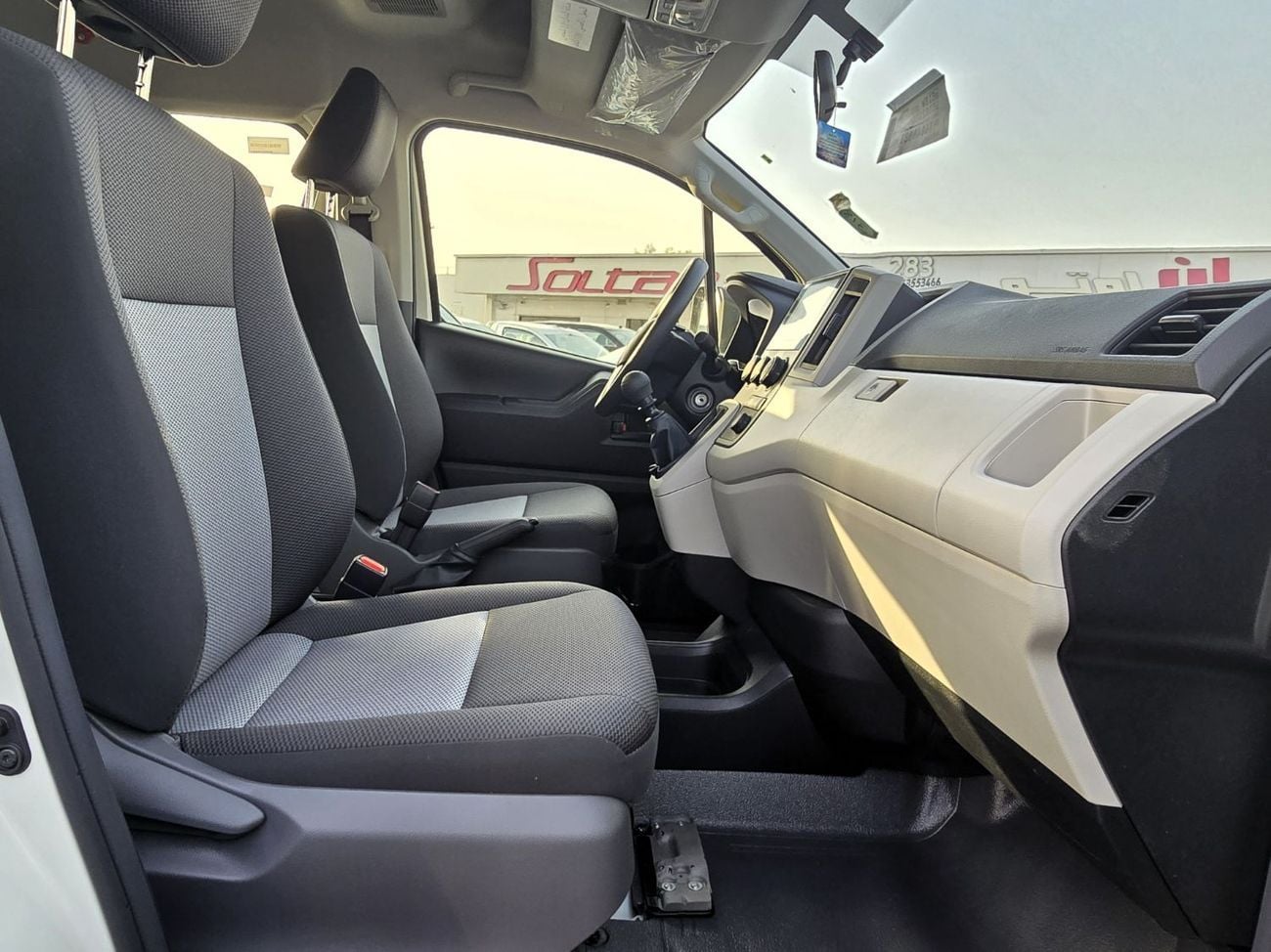 تويوتا هاياس GL Toyota Hiace High Roof Black Bump 3.5l M/T White color With MoonRoof 2026