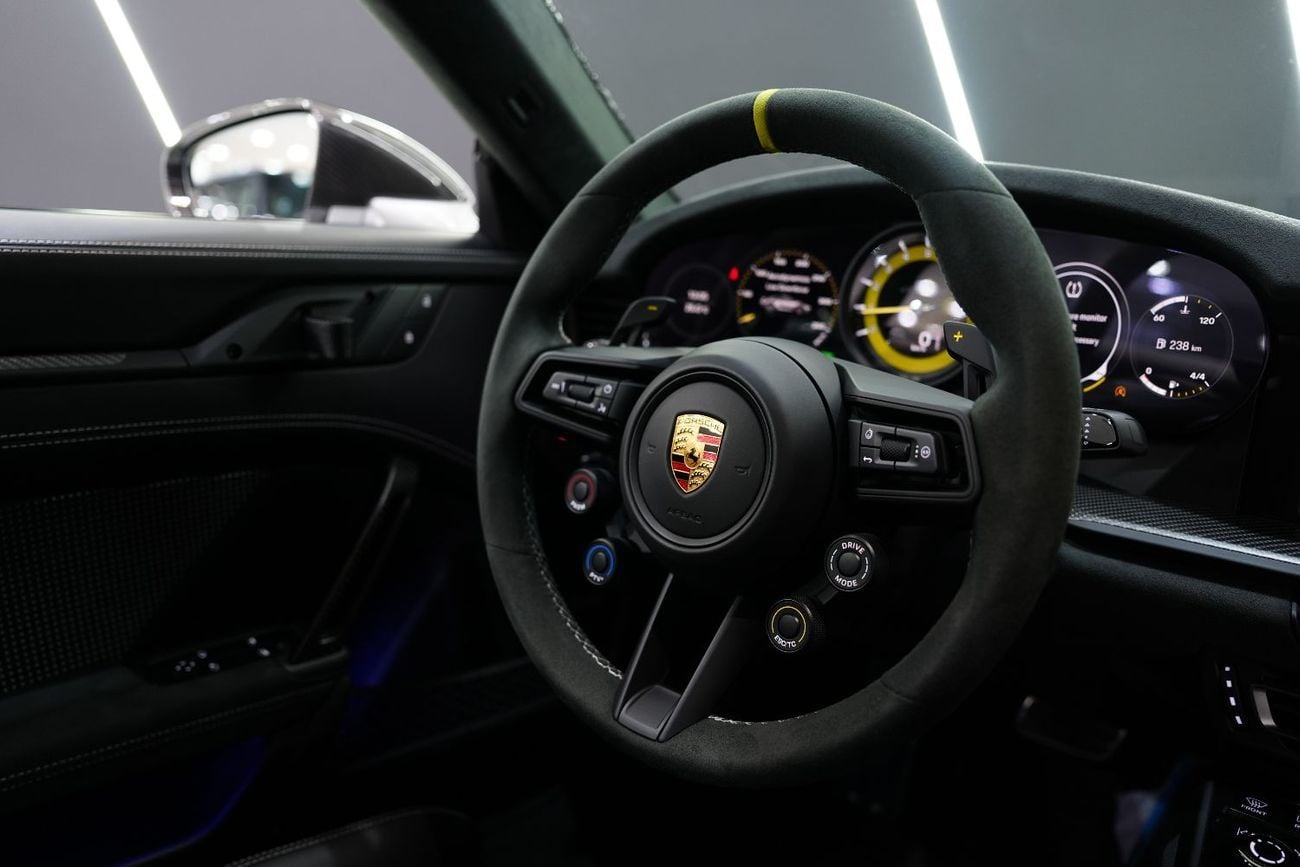 Porsche 911 GT3 RS 4.0L (520 HP) Coupe Weissach Pack, Full Carbon, Ceramic Brakes, Dealer Warranty Till 23/02/20