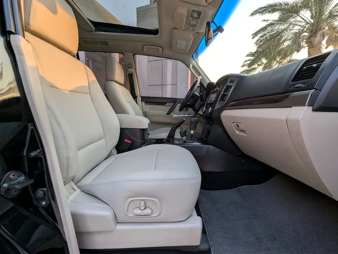 Mitsubishi Pajero GLS MIDLINE GLS Full Option TOP GCC Premium Condition Low KM Family SUV