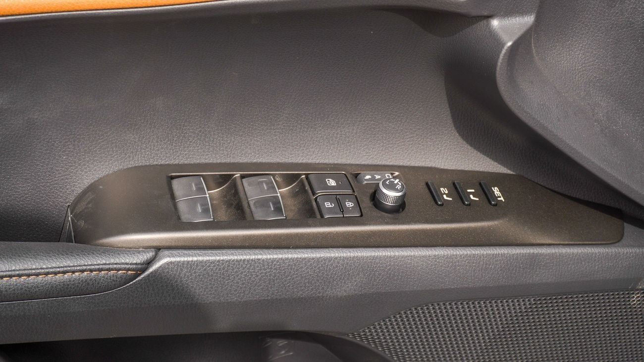 Toyota Camry LIMITED 2.5L HEV HYBRID