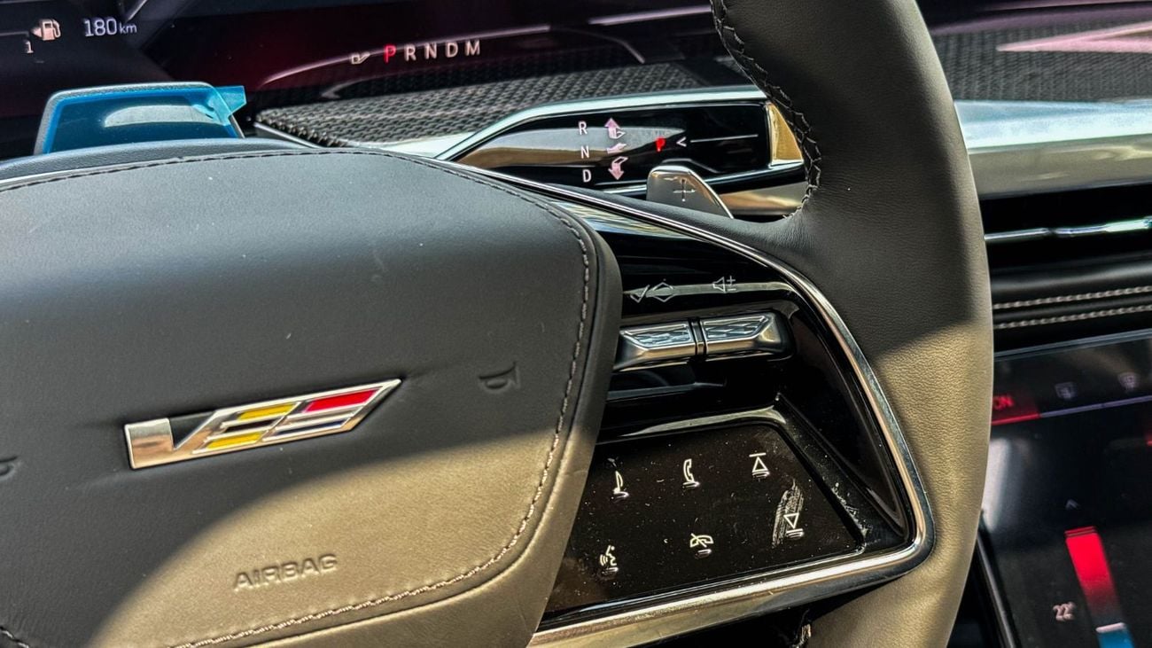 كاديلاك إسكالاد V Executive 6.2L V8 Supercharged 4WD 2026 Brand New American Specs