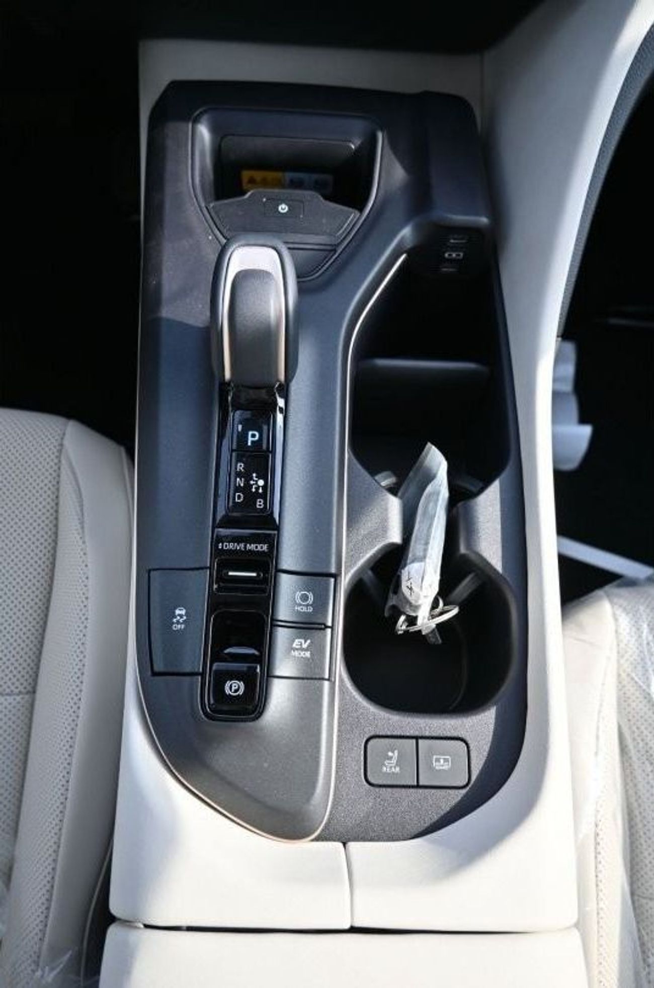 تويوتا كراون تويوتا كراون 2.5 لتر هايبرد، سيدان، دفع أمامي، 4 أبواب، لون أبيض، موديل 2023