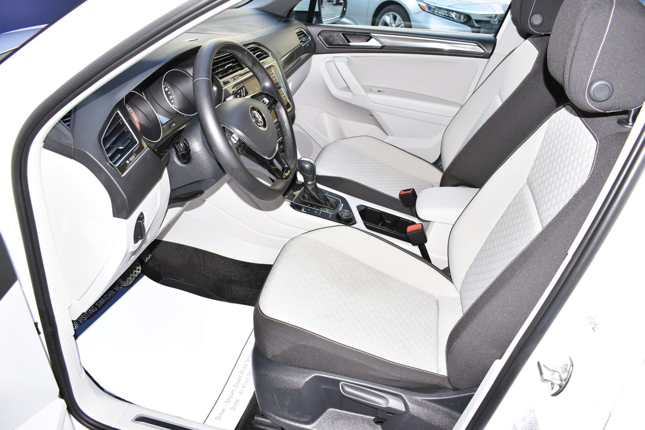 Volkswagen Tiguan AED 1349 PM | 2.0L SE 4MOTION 2019 GCC DEALER WARRANTY