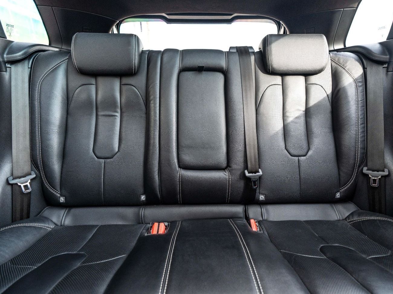 Land Rover Range Rover Evoque Dynamic Plus 2.0L (5 Door)