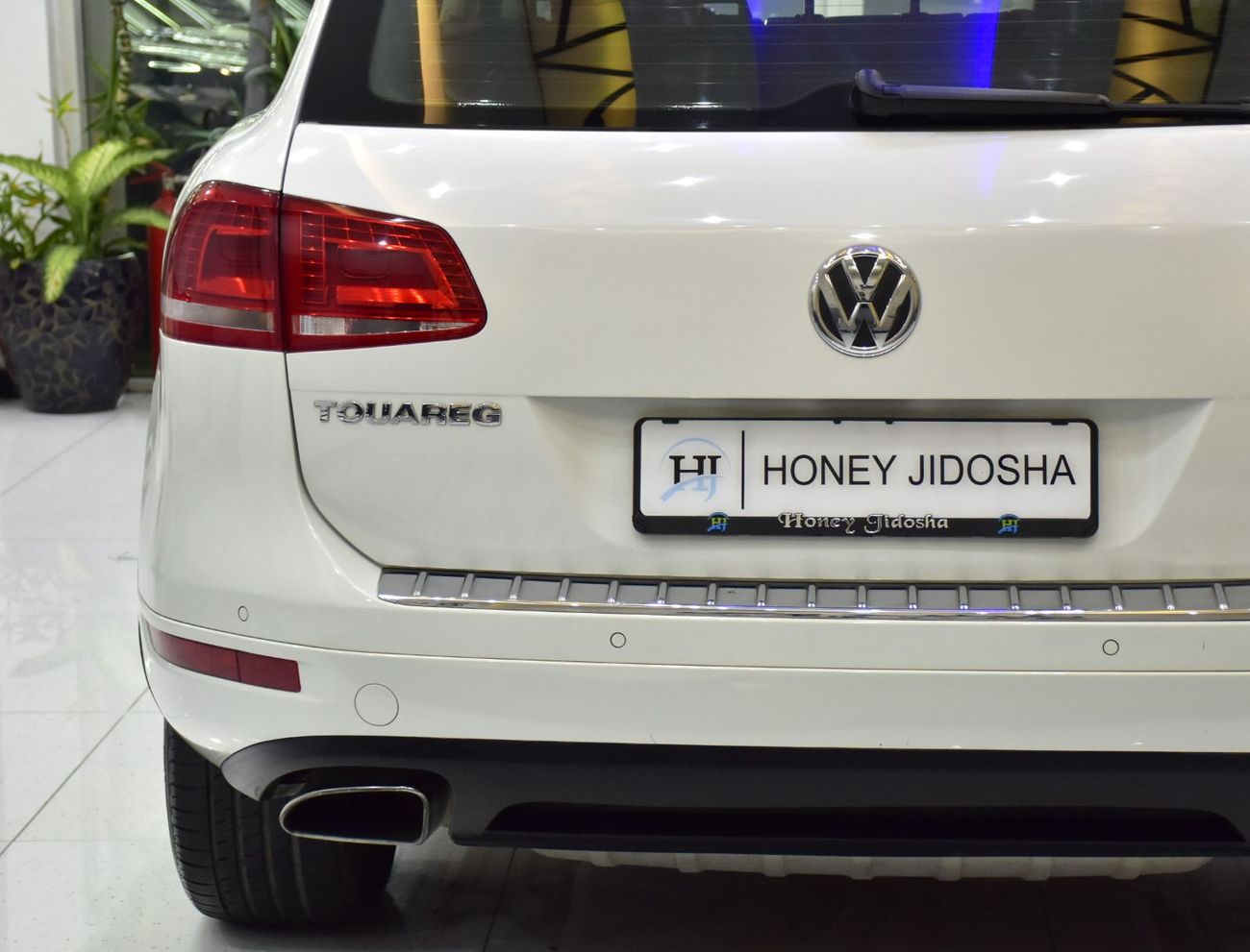 Volkswagen Touareg EXCELLENT DEAL for our Volkswagen Touareg ( 2014 Model ) in White Color GCC Specs