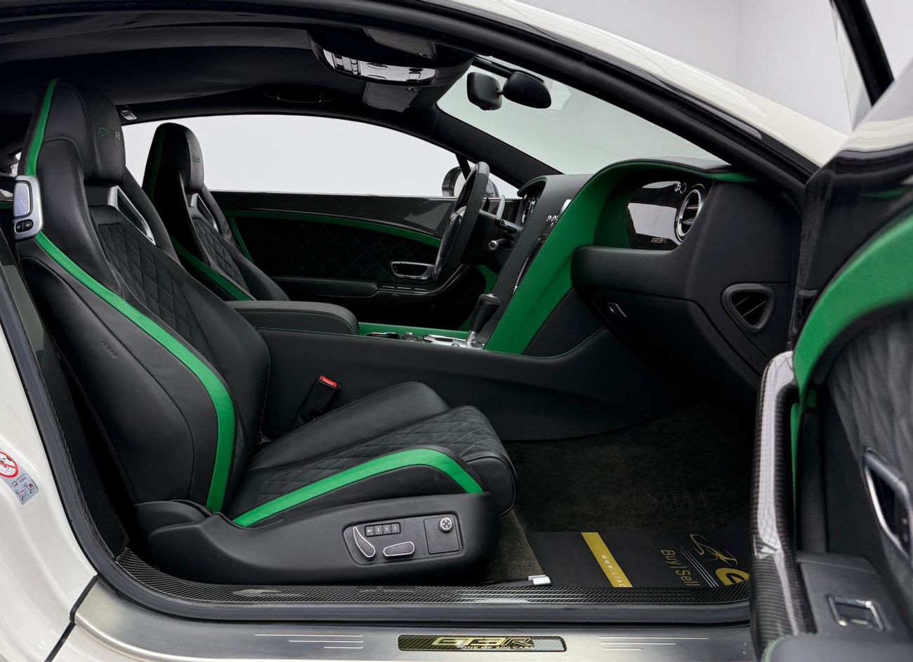 بنتلي كونتيننتال GT3-R 4.0L 2015 Bentley Continental GT3-R ,Excellent Condition ,GCC