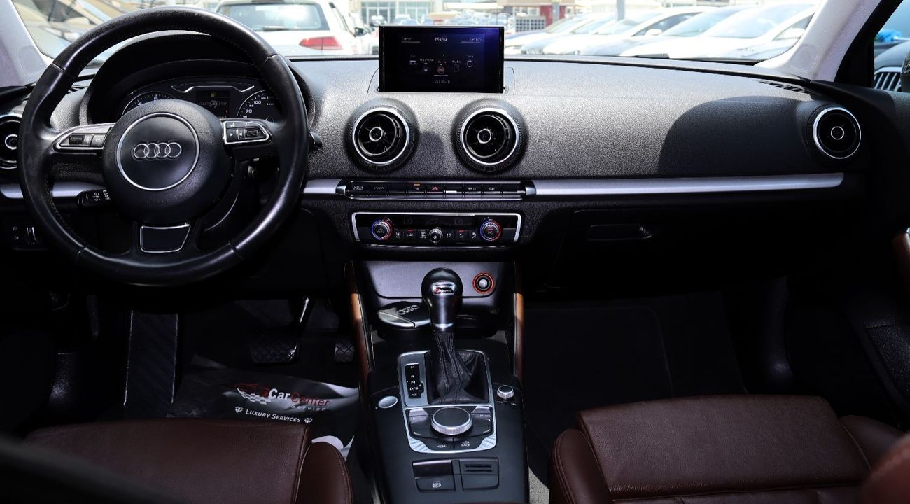 Audi A3 30 TFSI ACCIDENTS FREE- GCC- ORIGINAL PAINT - 1400 CC TURBO- PERFECT CONDITION INSIDE OUT