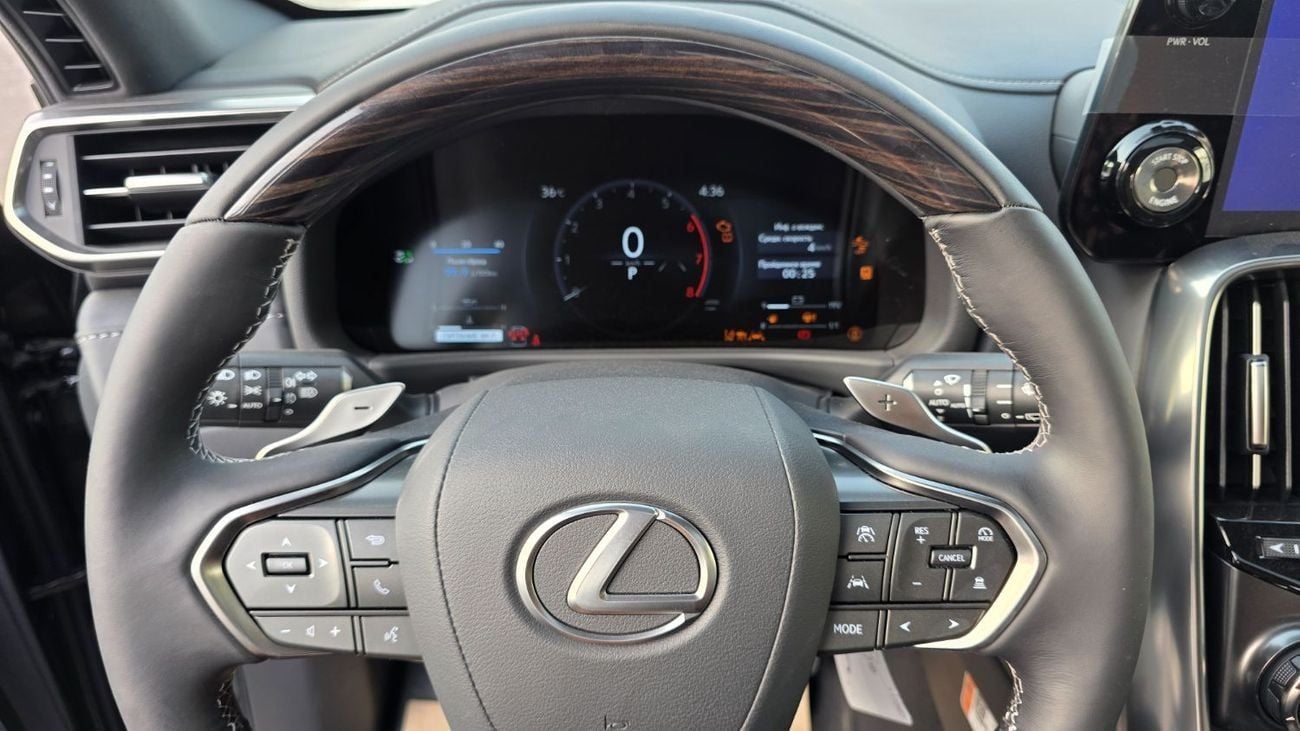 Lexus LX 600 VIP w/Black Pkg 3.5L