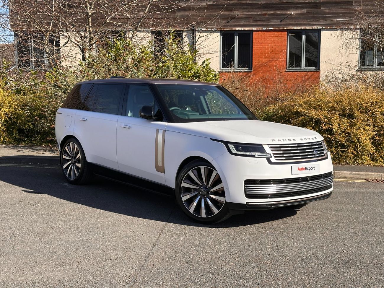 لاند روفر رينج روفر SV 4.4L P615 V8 Right Hand Drive