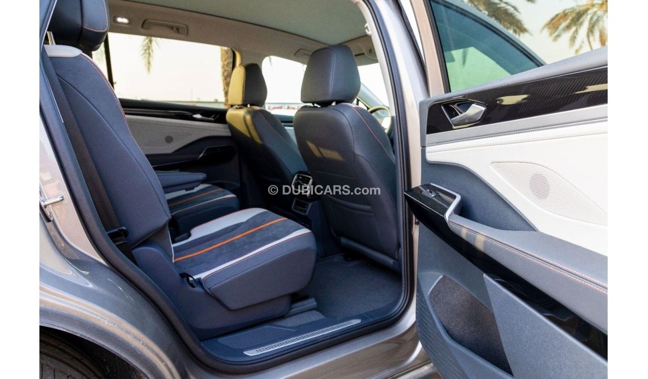 Volkswagen ID.6 2022 Volkswagen ID6 Litepro 20" Fixed Panoramic W/o HUD + 360CAM 6 Seats AT - Gold inside white & bl