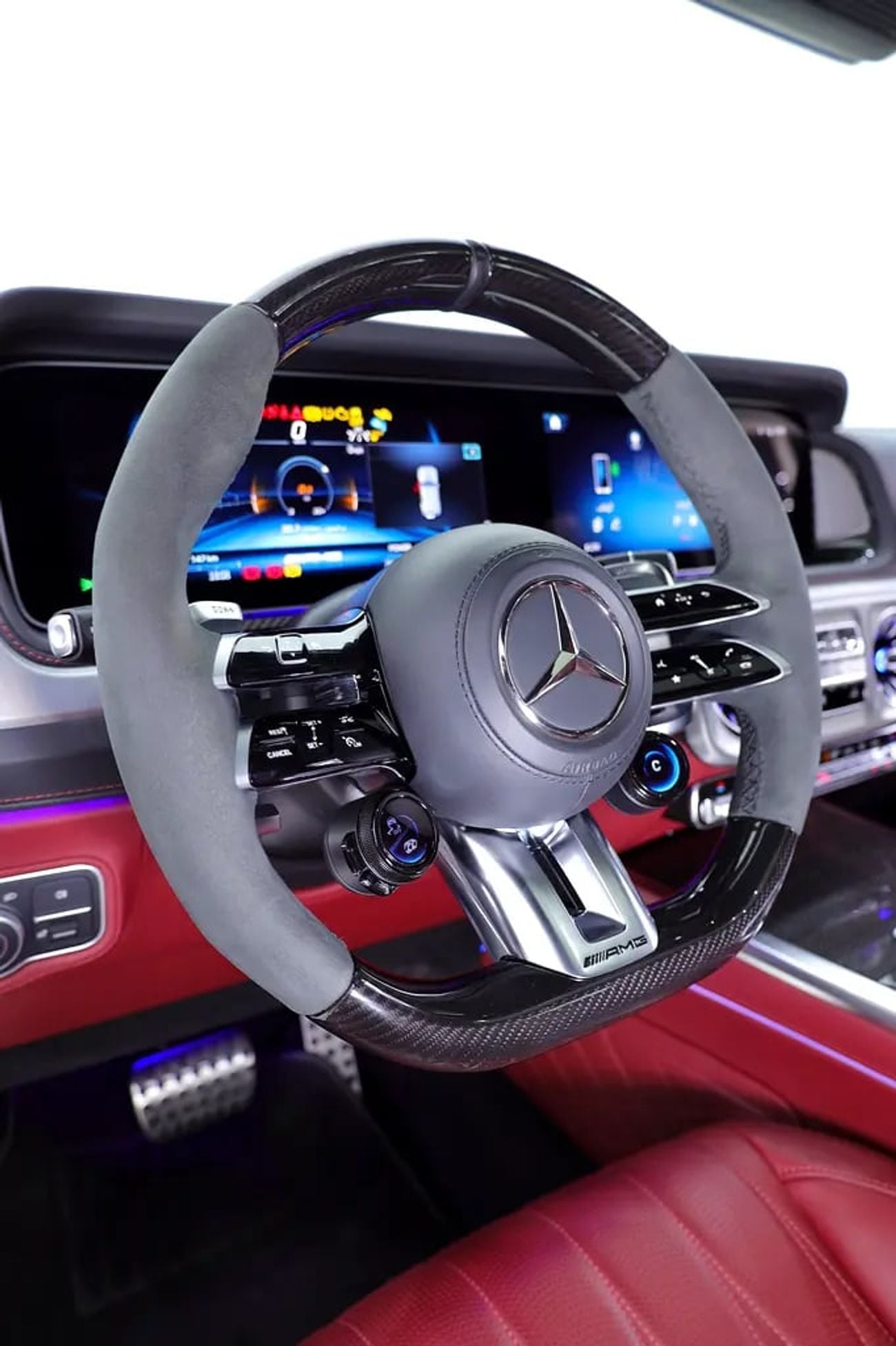 Mercedes Benz G63 AMG G63 GCC DOUBLE NIGHT PACKAGE - FULL EXT/INT CARBON + REAR MONITOR + 5 YEARS WARRANTY+SERVICE GARGASH