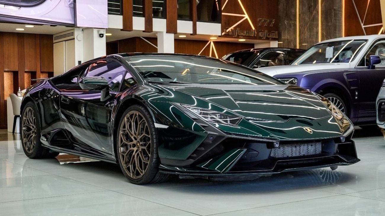 Lamborghini Huracan TECNICA 2023 Lamborghini Huracán | 5.2L Naturally Aspirated V10 | 6,900 KM | Warranty & Service