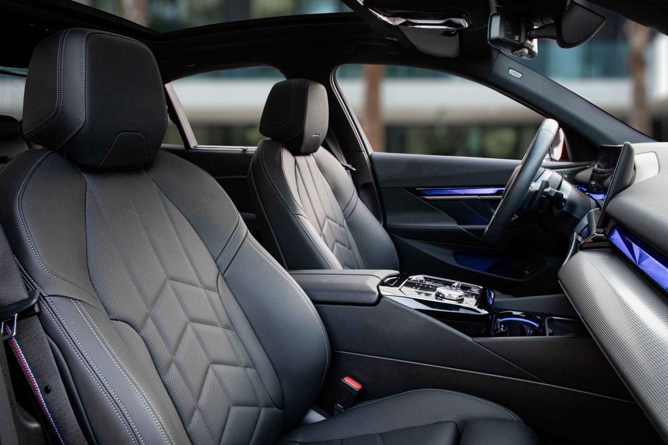 بي أم دبليو 520i 520i M-Sport Pro | 9,485 P.M | 0% Downpayment | IMMACULATE!