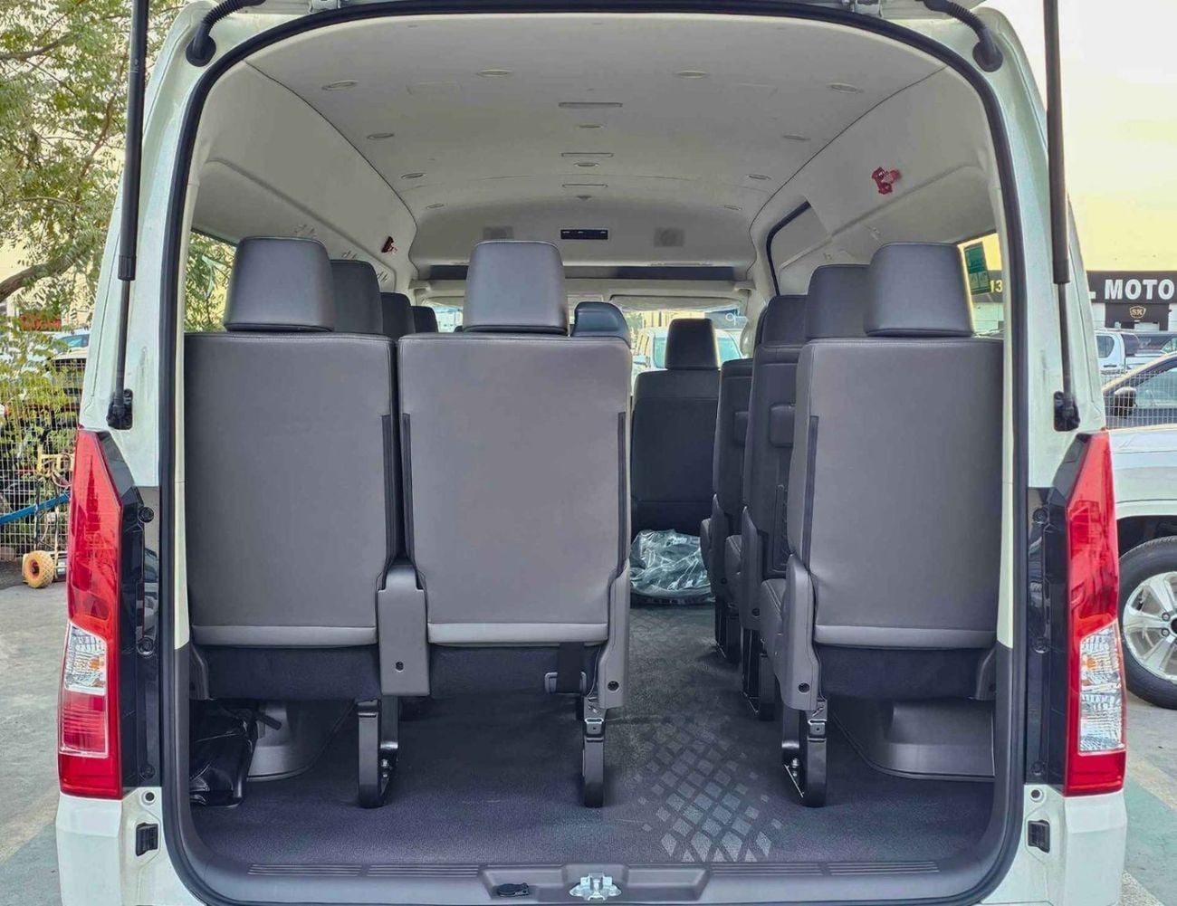 Toyota Hiace GL TOYOTA HIACE HIGHROOF GL / A/T / 2.8L V4 DIESEL / DVD CAMERA / 13 SEATER (CODE# HRDAGLJ )