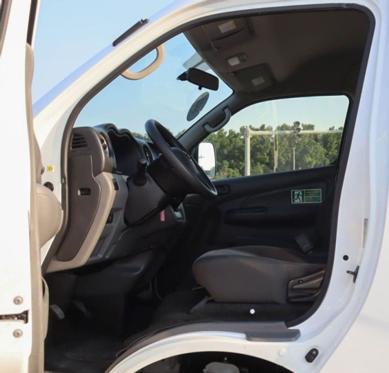 نيسان أورفان Std 2.5L (14 Seater) Nissan Urvan 2.5L 2022 GCC Original Paint accident-free in excellent condition,