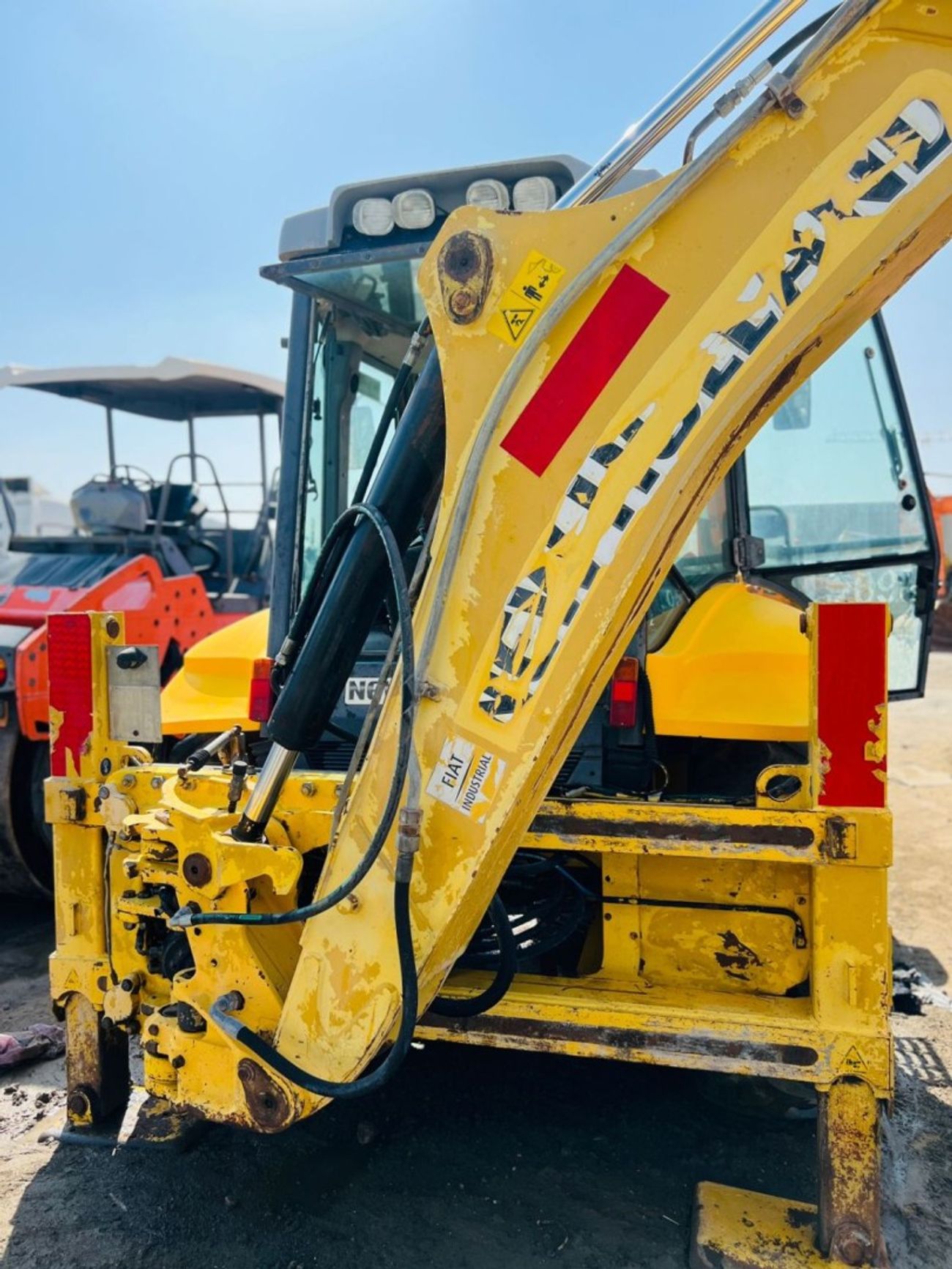 New Holland B90B Gcc space