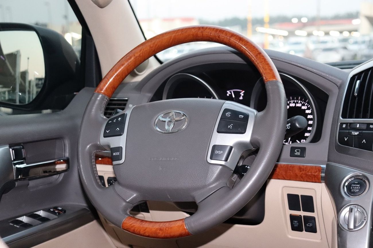 تويوتا لاند كروزر VXR