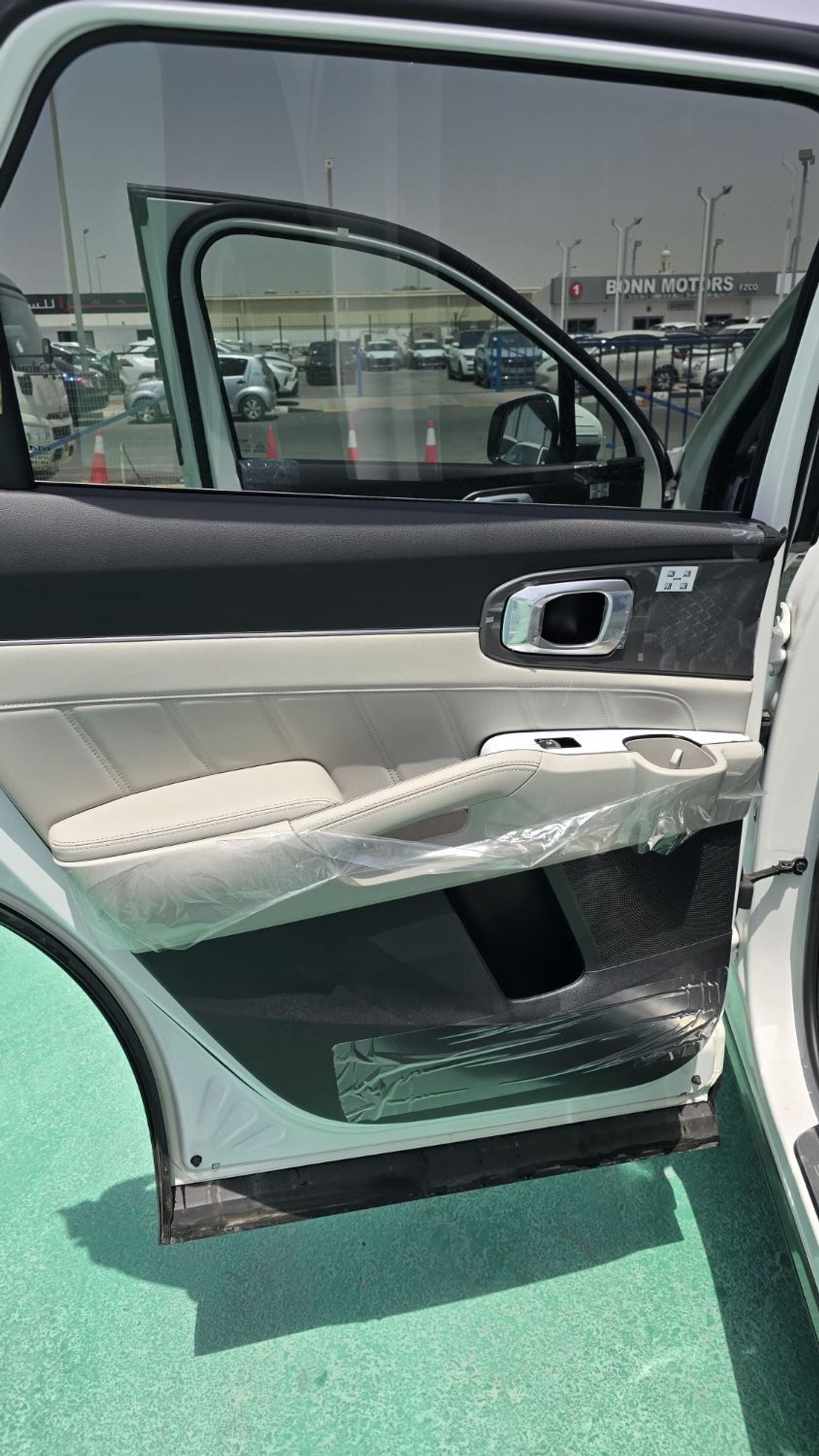 كيا سورينتو Base 1.6L FWD