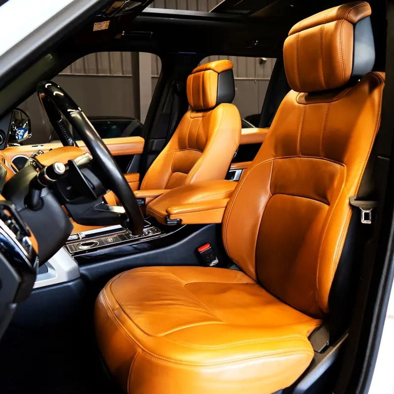 Land Rover Range Rover AED 3,065 pm • 0% Downpayment • Range Rover Vogue SE P400 • 1 Year Warranty