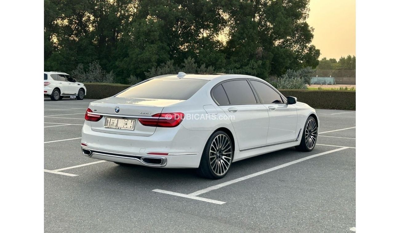BMW 750Li Luxury Executive BMW 750LI XDrive 2017 GCC V8 4.4L Full option // Perfect condition // Under service